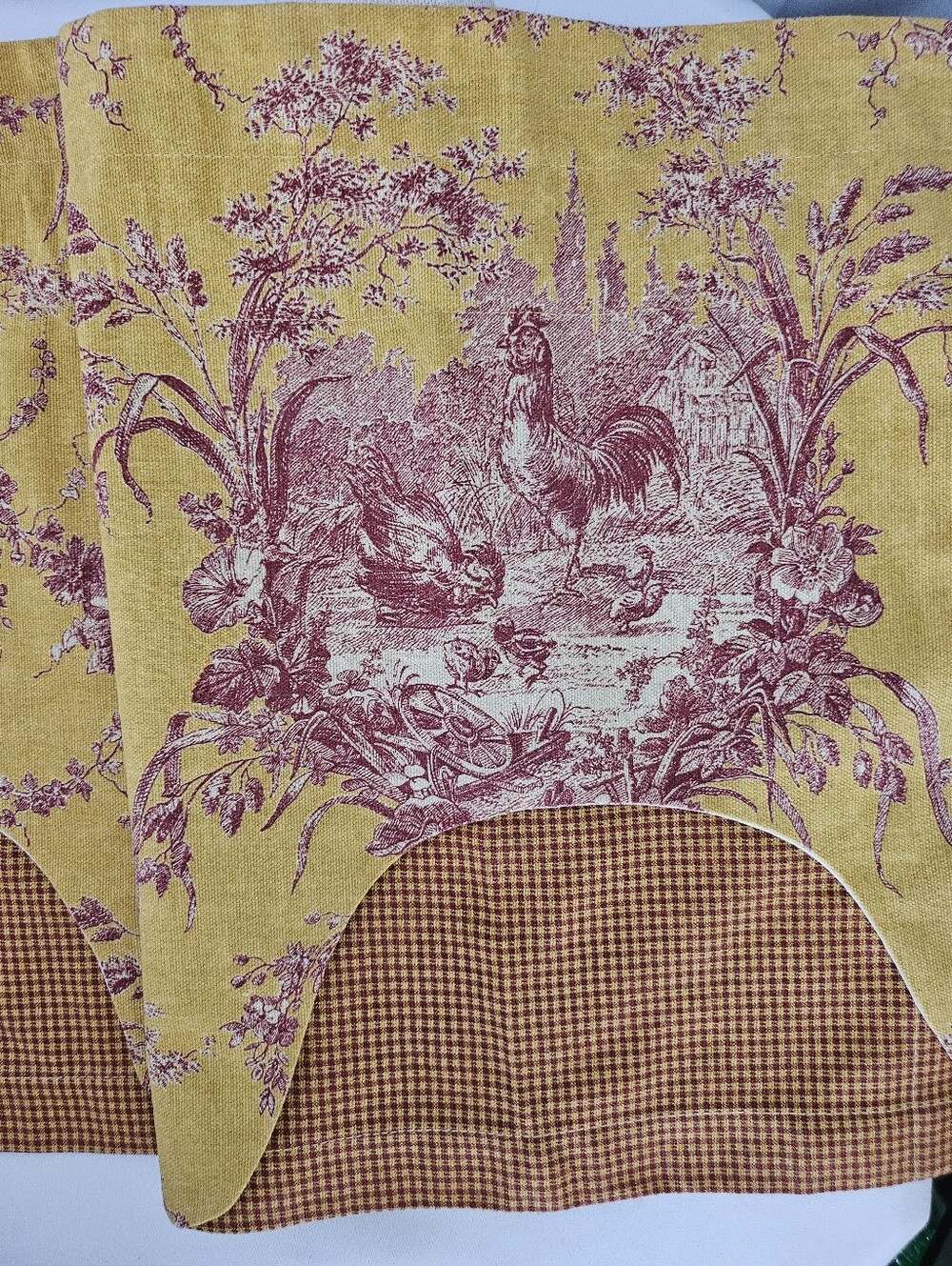 Vtg Waverly La Petite Ferme Spice Toile Valance Scalloped Tiered Rooster 52”x14”